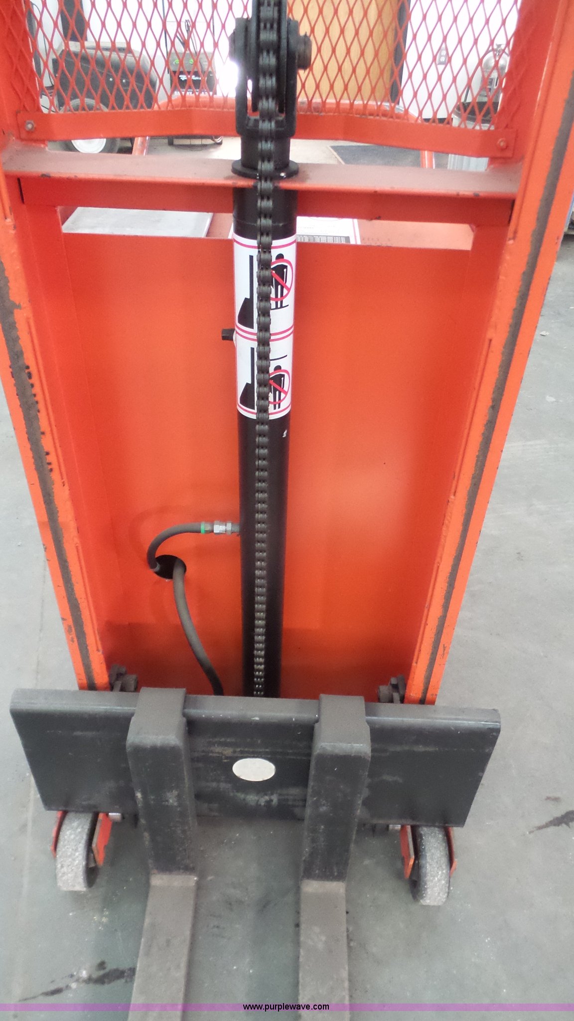 Presto C62 hydraulic lift truck in Lawrence, KS Item J4684 sold Purple Wave