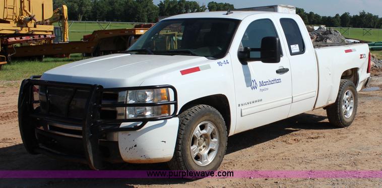 image for item I1573 2009 Chevrolet Silverado 1500 Z71 Ext. Cab pickup truck