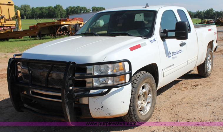 image for item I1573 2009 Chevrolet Silverado 1500 Z71 Ext. Cab pickup truck