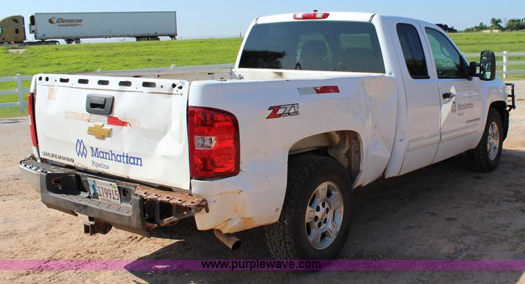 image for item I1573 2009 Chevrolet Silverado 1500 Z71 Ext. Cab pickup truck