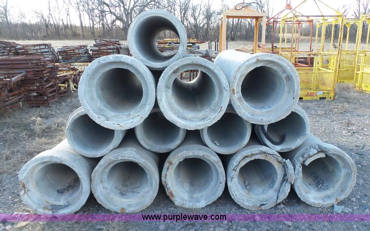 image for item J7587 (13) concrete drainage pipes