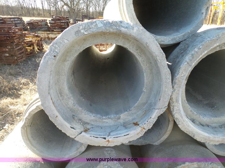 image for item J7587 (13) concrete drainage pipes