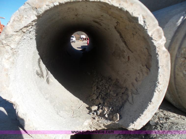 image for item J7588 (13) concrete drainage pipes