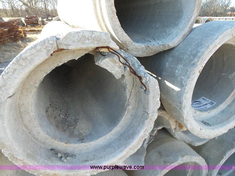 image for item J7588 (13) concrete drainage pipes