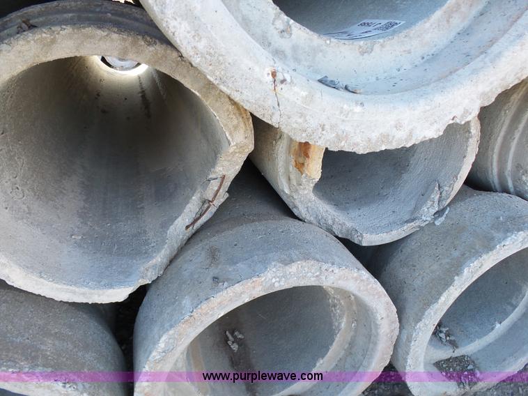 image for item J7588 (13) concrete drainage pipes