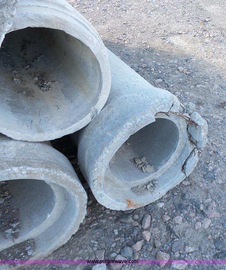 image for item J7588 (13) concrete drainage pipes