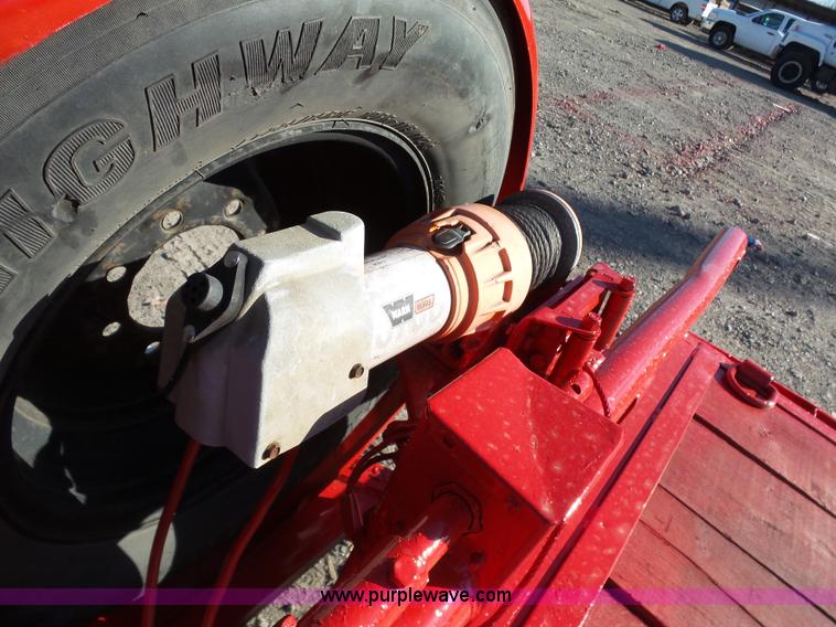 image for item J7589 2008 Lamar utility trailer