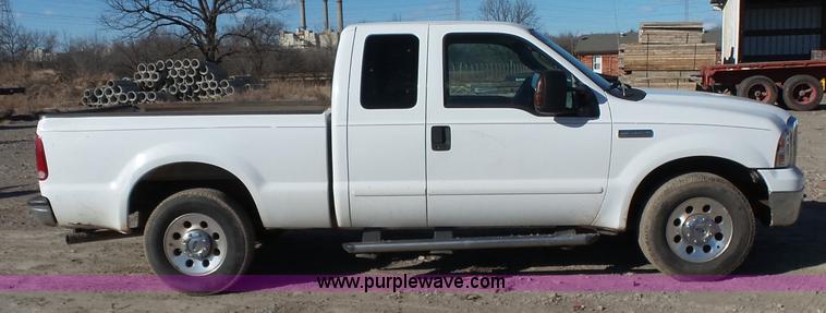 image for item J7590 2005 Ford F250 Super Duty XLT SuperCab pickup truck