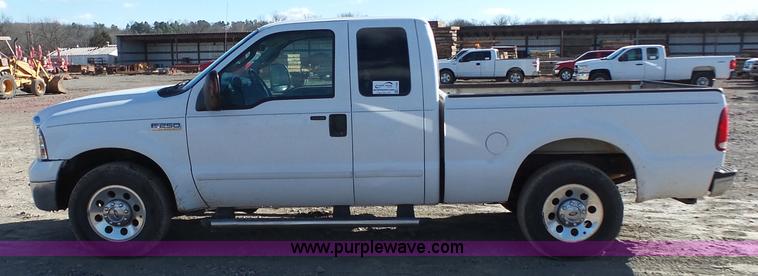 image for item J7590 2005 Ford F250 Super Duty XLT SuperCab pickup truck