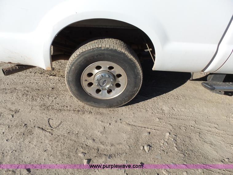 image for item J7590 2005 Ford F250 Super Duty XLT SuperCab pickup truck