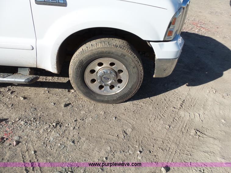 image for item J7590 2005 Ford F250 Super Duty XLT SuperCab pickup truck