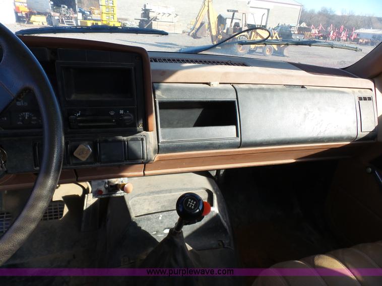 image for item J7591 1991 Chevrolet Kodiak rollback truck