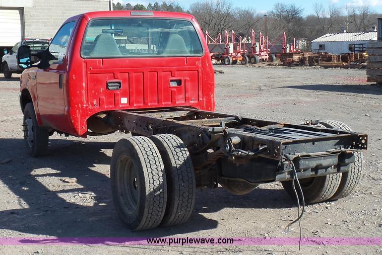 image for item J7592 2003 Ford F550 truck cab and chassis