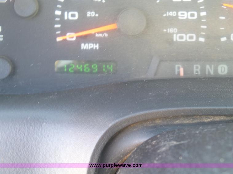 image for item J7592 2003 Ford F550 truck cab and chassis