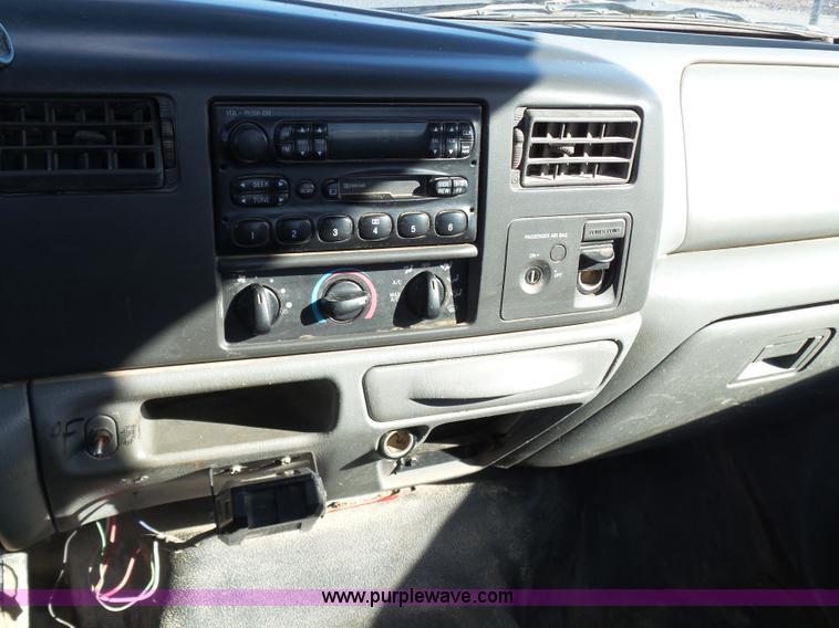 image for item J7592 2003 Ford F550 truck cab and chassis