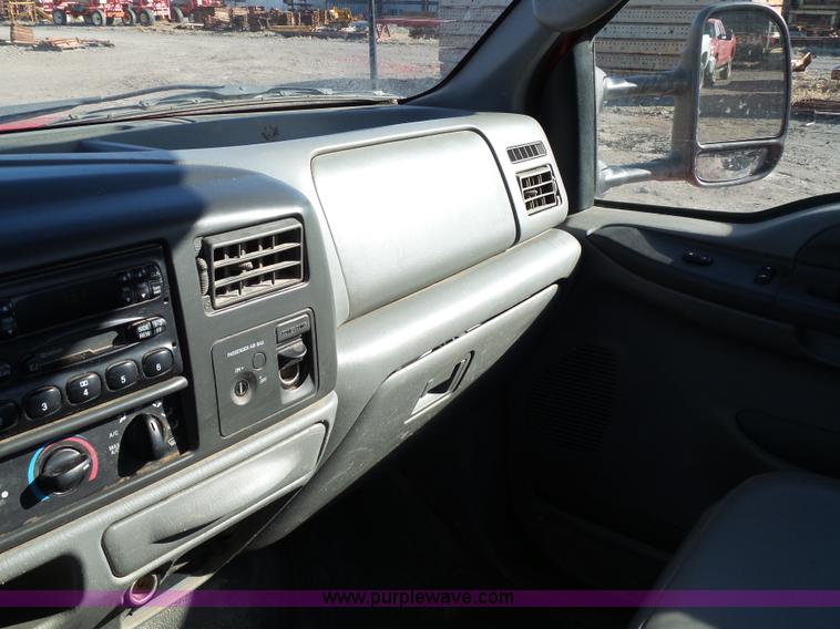 image for item J7592 2003 Ford F550 truck cab and chassis