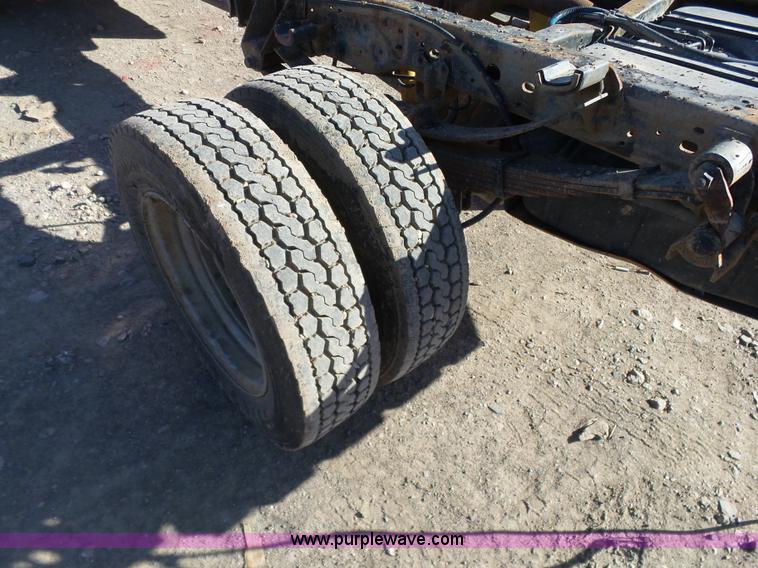 image for item J7592 2003 Ford F550 truck cab and chassis