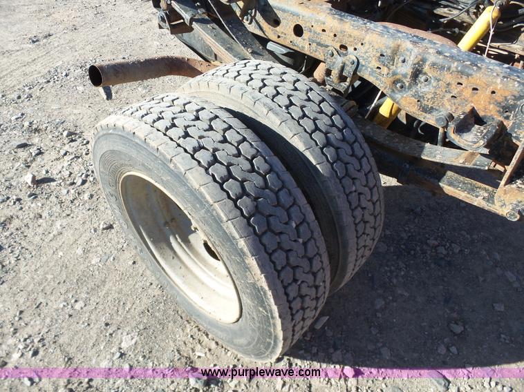 image for item J7592 2003 Ford F550 truck cab and chassis