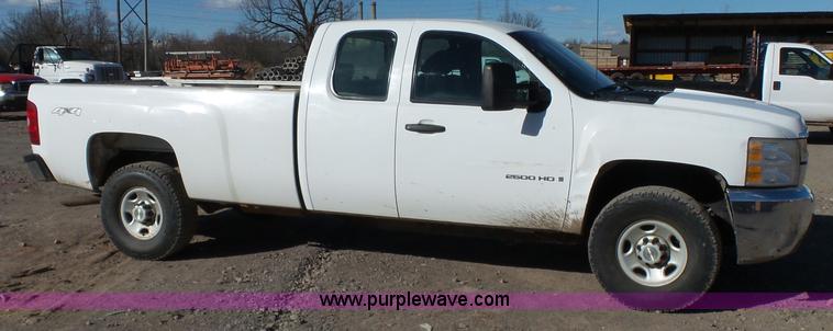 image for item J7594 2009 Chevrolet Silverado 2500HD Ext. Cab pickup truck