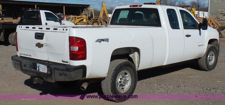 image for item J7594 2009 Chevrolet Silverado 2500HD Ext. Cab pickup truck