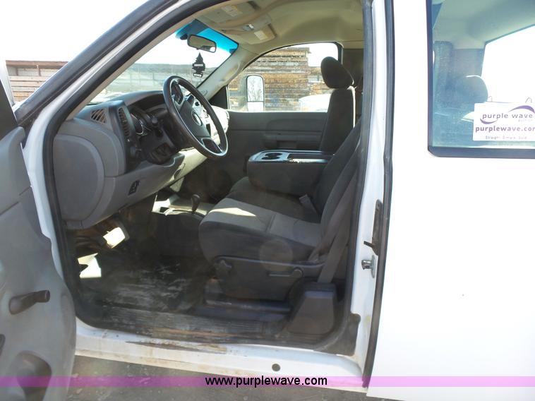 image for item J7594 2009 Chevrolet Silverado 2500HD Ext. Cab pickup truck