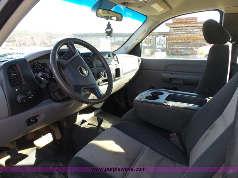 image for item J7594 2009 Chevrolet Silverado 2500HD Ext. Cab pickup truck