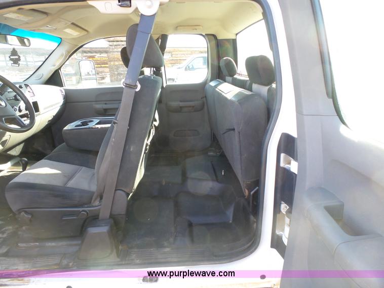 image for item J7594 2009 Chevrolet Silverado 2500HD Ext. Cab pickup truck
