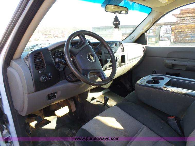 image for item J7594 2009 Chevrolet Silverado 2500HD Ext. Cab pickup truck