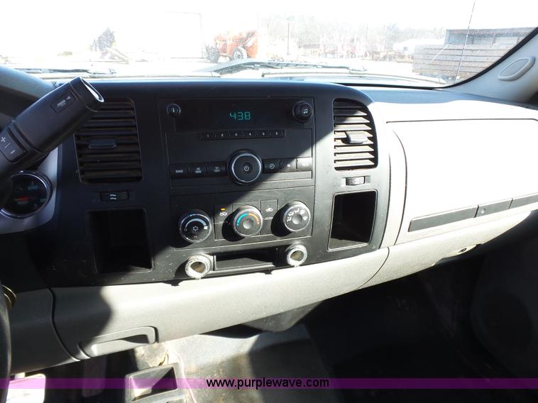 image for item J7594 2009 Chevrolet Silverado 2500HD Ext. Cab pickup truck