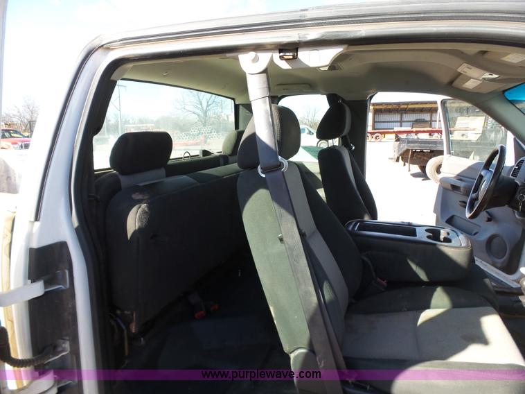 image for item J7594 2009 Chevrolet Silverado 2500HD Ext. Cab pickup truck