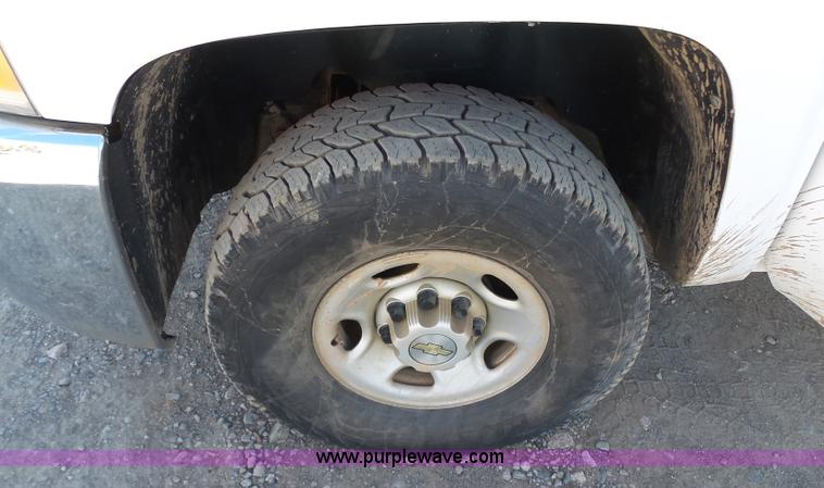 image for item J7594 2009 Chevrolet Silverado 2500HD Ext. Cab pickup truck