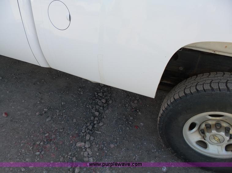 image for item J7594 2009 Chevrolet Silverado 2500HD Ext. Cab pickup truck