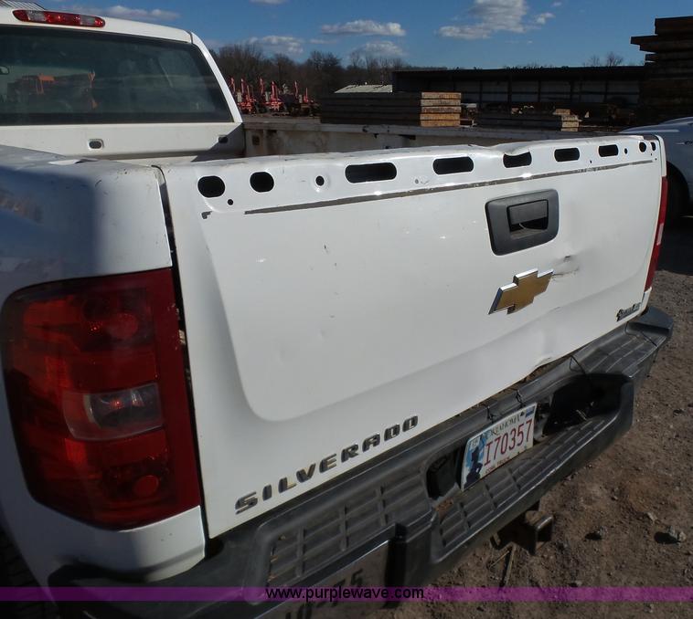 image for item J7594 2009 Chevrolet Silverado 2500HD Ext. Cab pickup truck