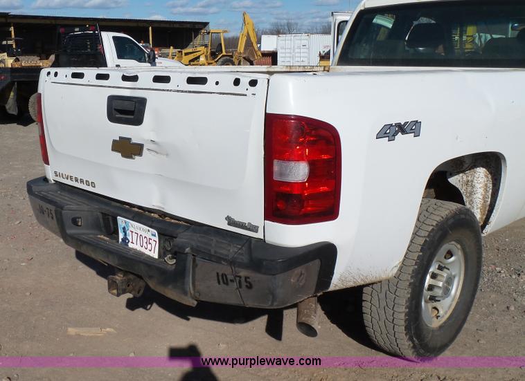 image for item J7594 2009 Chevrolet Silverado 2500HD Ext. Cab pickup truck