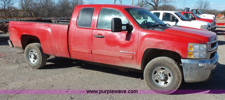 image for item J7596 2009 Chevrolet Silverado 2500HD Ext. Cab pickup truck