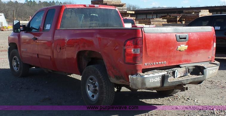 image for item J7596 2009 Chevrolet Silverado 2500HD Ext. Cab pickup truck