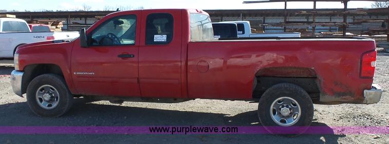 image for item J7596 2009 Chevrolet Silverado 2500HD Ext. Cab pickup truck