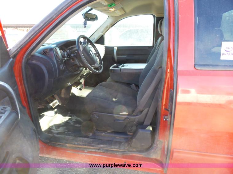 image for item J7596 2009 Chevrolet Silverado 2500HD Ext. Cab pickup truck