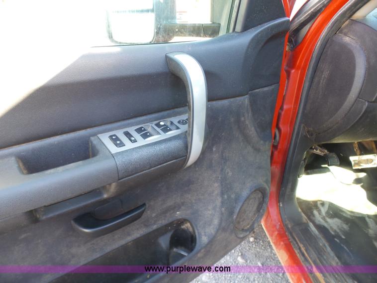 image for item J7596 2009 Chevrolet Silverado 2500HD Ext. Cab pickup truck