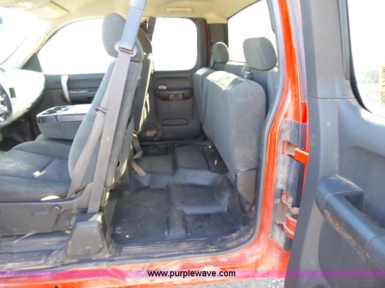 image for item J7596 2009 Chevrolet Silverado 2500HD Ext. Cab pickup truck