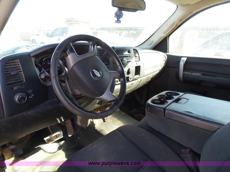 image for item J7596 2009 Chevrolet Silverado 2500HD Ext. Cab pickup truck