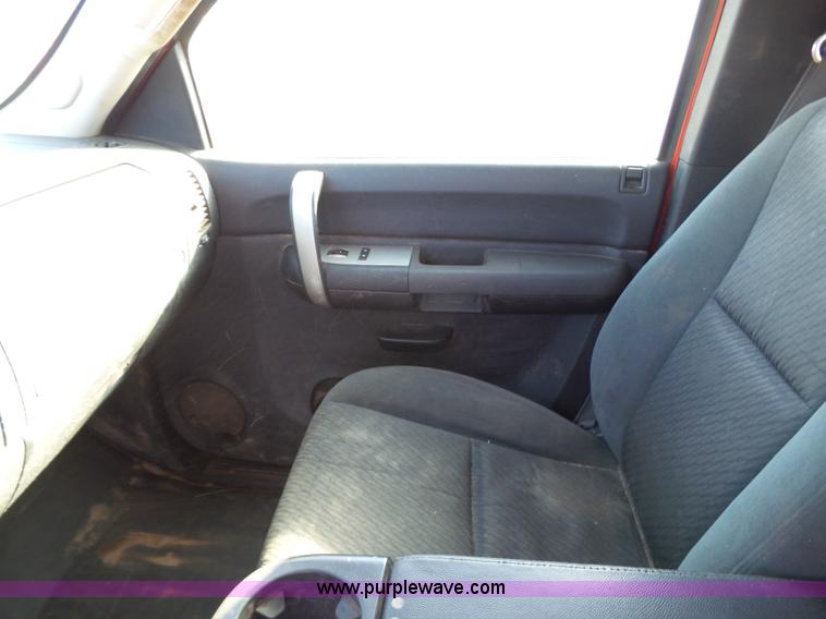 image for item J7596 2009 Chevrolet Silverado 2500HD Ext. Cab pickup truck