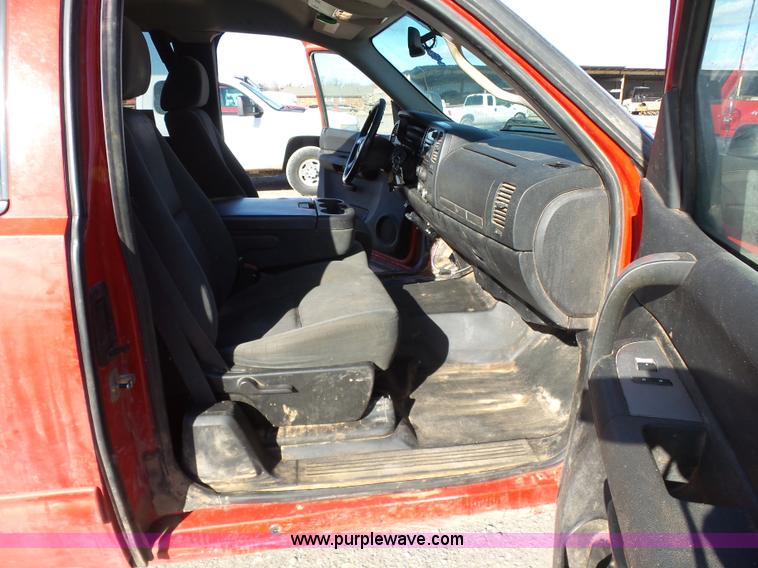 image for item J7596 2009 Chevrolet Silverado 2500HD Ext. Cab pickup truck