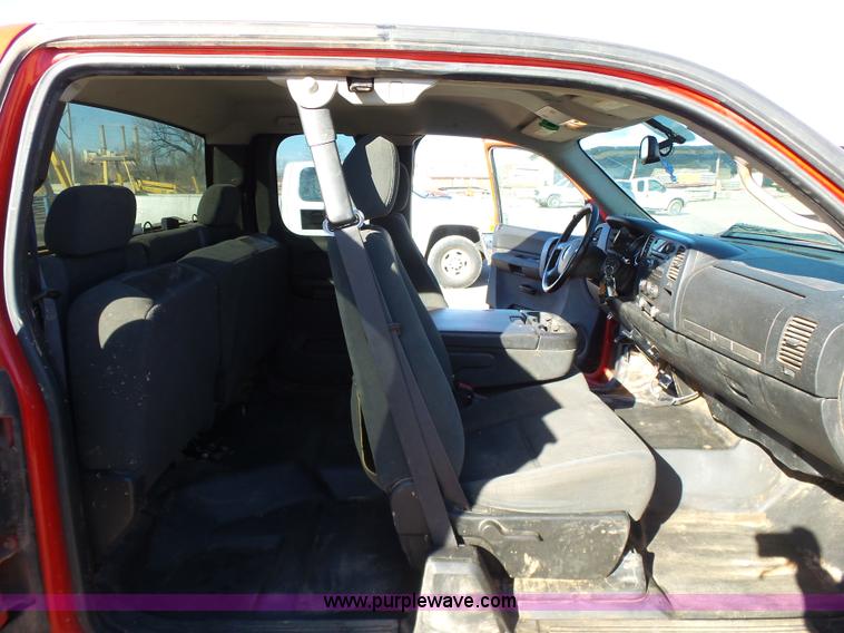 image for item J7596 2009 Chevrolet Silverado 2500HD Ext. Cab pickup truck