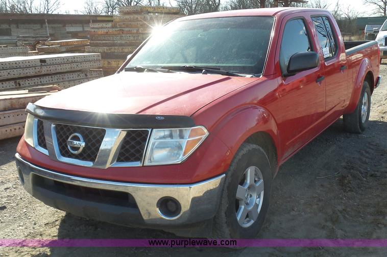 image for item J7598 2007 Nissan Frontier SE Crew Cab pickup truck