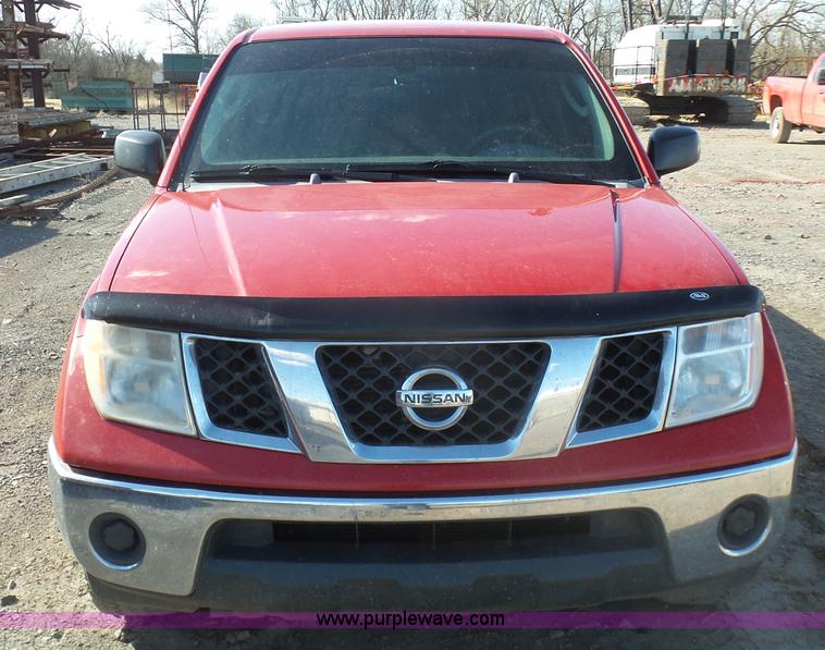 image for item J7598 2007 Nissan Frontier SE Crew Cab pickup truck