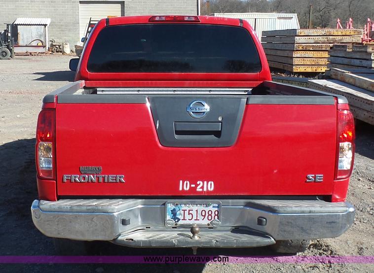 image for item J7598 2007 Nissan Frontier SE Crew Cab pickup truck