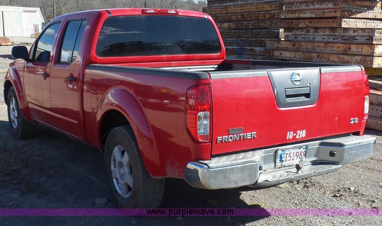 image for item J7598 2007 Nissan Frontier SE Crew Cab pickup truck