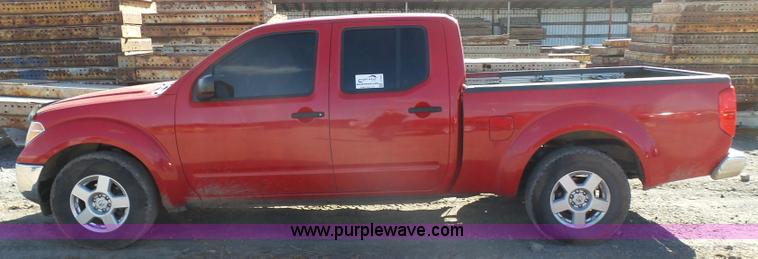 image for item J7598 2007 Nissan Frontier SE Crew Cab pickup truck
