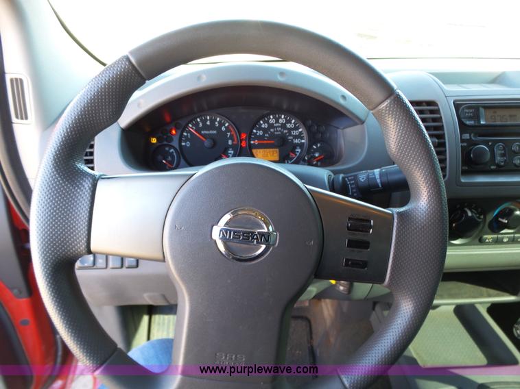 image for item J7598 2007 Nissan Frontier SE Crew Cab pickup truck